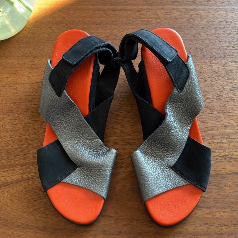 Arche Vayest Leather & Suede Sandals in Black & Silver – Size 37 (US 6) - Picture 4 of 7